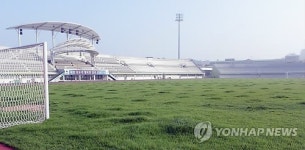 <카메라뉴스> 평택 종합운동장 잔디구장 신음