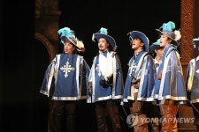 뮤지컬 `삼총사 일본 공연