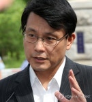 원세훈 전 국정원장 면담하러온 윤상현 의원