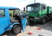 논산서 화물차 정면 충돌…6명 사상