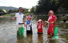 <카메라뉴스> 산청 경호강 가족 낚시축제