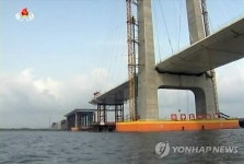 신압록강대교 건설 한창