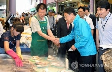 서남신시장 방문한 윤상직 장관
