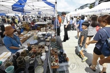 붐비는 광화문 희망나눔장터