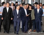 입장하는 삼성그룹 사장단
