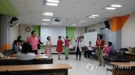 내 나이가 어때서 연극판 뛰어든 꽃할배·할매들