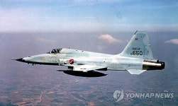 증평서 전투기 추락…조종사 탈출해 병원이송(종합2보)