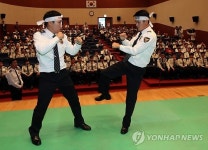 <카메라뉴스> 충북경찰 경호체조·교통수신호 경연