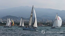 한라산 앞에서 펼쳐진 요트대회