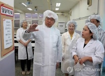 문충초등학교 급식소 | 학교급식 점검하는 문용린 교육감