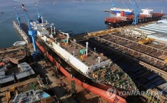 현대삼호중 세계 최초 LNG선 육상 건조 성공