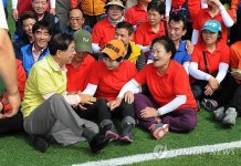 전통시장 상인과 어울리는 박원순 서울시장