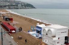 태풍 접근…부산국제영화제 비상