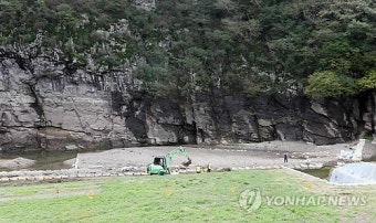 반구대 암각화 48년 만에 '수몰' 위기 탈출