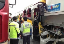 봉담동탄고속도 오산휴게소 인근 4중 추돌…11명 사상