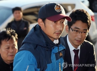 '폭행시비' 이천수 피의자 신분으로 경찰서 출석