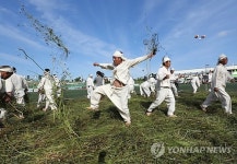 흥겨운 봉평메밀 도리깨질 소리