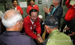 노인회관 방문한 서청원 후보