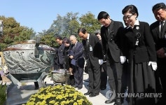 현충원서 박정희 전 대통령 34주기 추도식