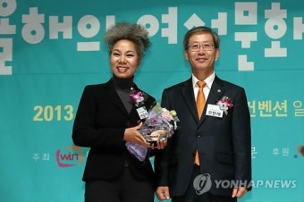 제6회 올해의 여성문화인상 수상한 인순이