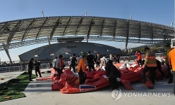 제주월드컵경기장에 전복된 놀이기구