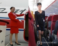 北 고려항공 새 승무원 유니폼 눈길…여성미 강조
