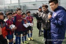 에스쿠데로 감독, ‘유소년 풋살 클리닉’ 지도