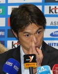 인터뷰하는 홍명보 감독