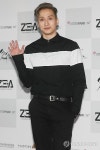 포즈 취하는 태헌