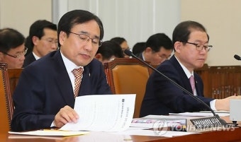 질의 듣는 문상부 선관위 사무총장과 이성한 경찰청장