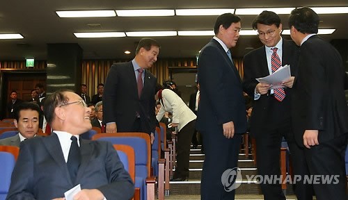 우원식 국회의장과 정몽규 대한축구협회장, 서울 여의도 국회서 친근 만남