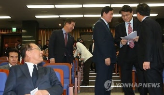 우원식 국회의장과 정몽규 대한축구협회장, 서울 여의도 국회서 친근 만남