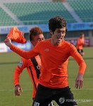 -프로축구- 김동기 해트트릭…강원, 승강 플레이오프 진출(종합)
