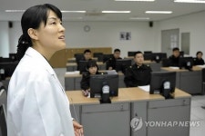 해군 사상 첫 여성 상사 탄생