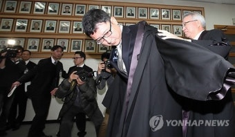 신임법관과 대법원장