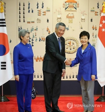 기념촬영하는 박 대통령과 리셴룽 싱가포르 총리