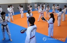 태권도 수업받는 한남대 경찰행정학과 학생들