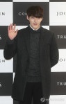 인디에프갤러리 오픈식 참석한 김우빈