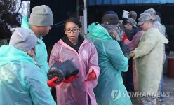 연탄 옮기는 미2사단 장병