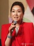 질문에 답하는 이휘향