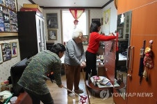 조윤선 장관, `나눔의 집에서 봉사활동