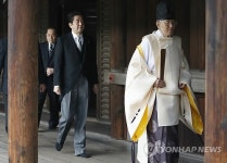 아베총리, 야스쿠니 전격참배…한·중 강력 반발(종합2보)