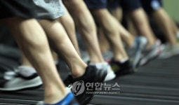 헬스클럽서 오래 운동하려면 드라마 몰아보기해라