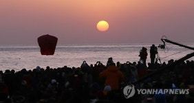 새해가 밝았다…강원 동해안 일출 명소 북적