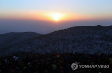 백두대간이 밝아온다…태백산 새해 첫 일출
