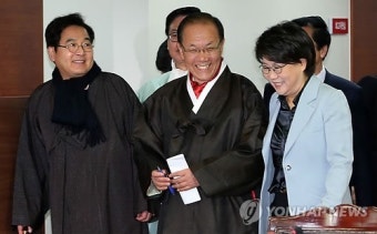 최고위원회의 참석하는 황우여 대표와 최고위원들