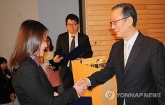 두을장학재단, 여대생 90명에게 장학금 전달