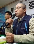 투쟁사 하는 신승철 위원장