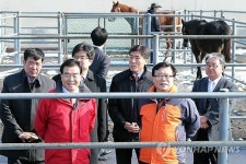 이동필 장관 경주마 육성목장 시찰