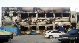 진도 시장 건물서 화재…1명 사망·17개 점포 전소(종합)